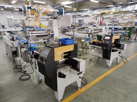 Macchina di confezionamento automatico a flusso orizzontale HFF WZ220 per imballaggio di biscotti sandwich