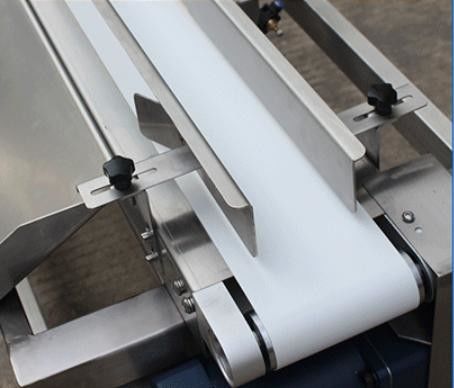 Combinazione di sicurezza alimentare Detettore di metalli per pesatrici di controllo Larghezza del trasportatore 300 - 800 mm